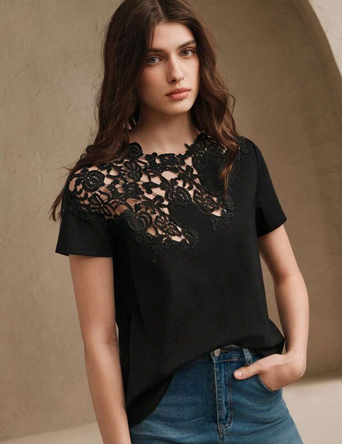 EMBROIDERED T-SHIRT