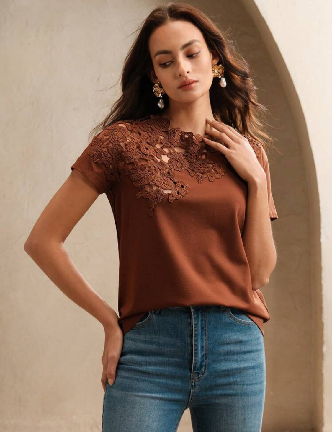 EMBROIDERED T-SHIRT